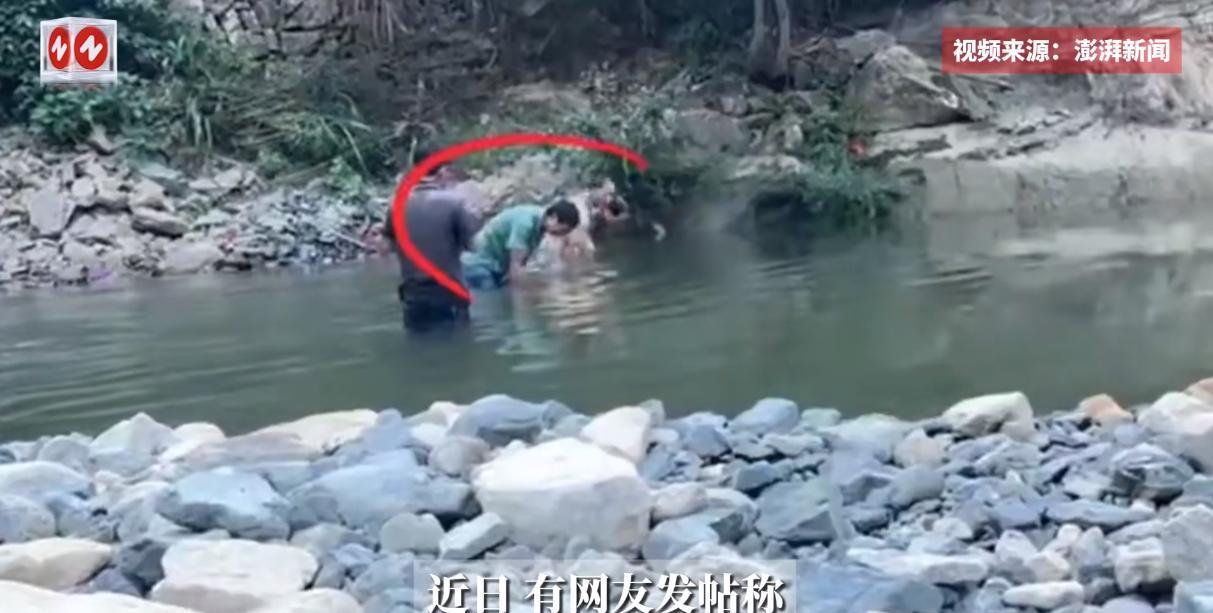 “这就是坐地起价！”近日，浙江杭州，一女子在玩漂流的时候，手机不慎落入水中，结果