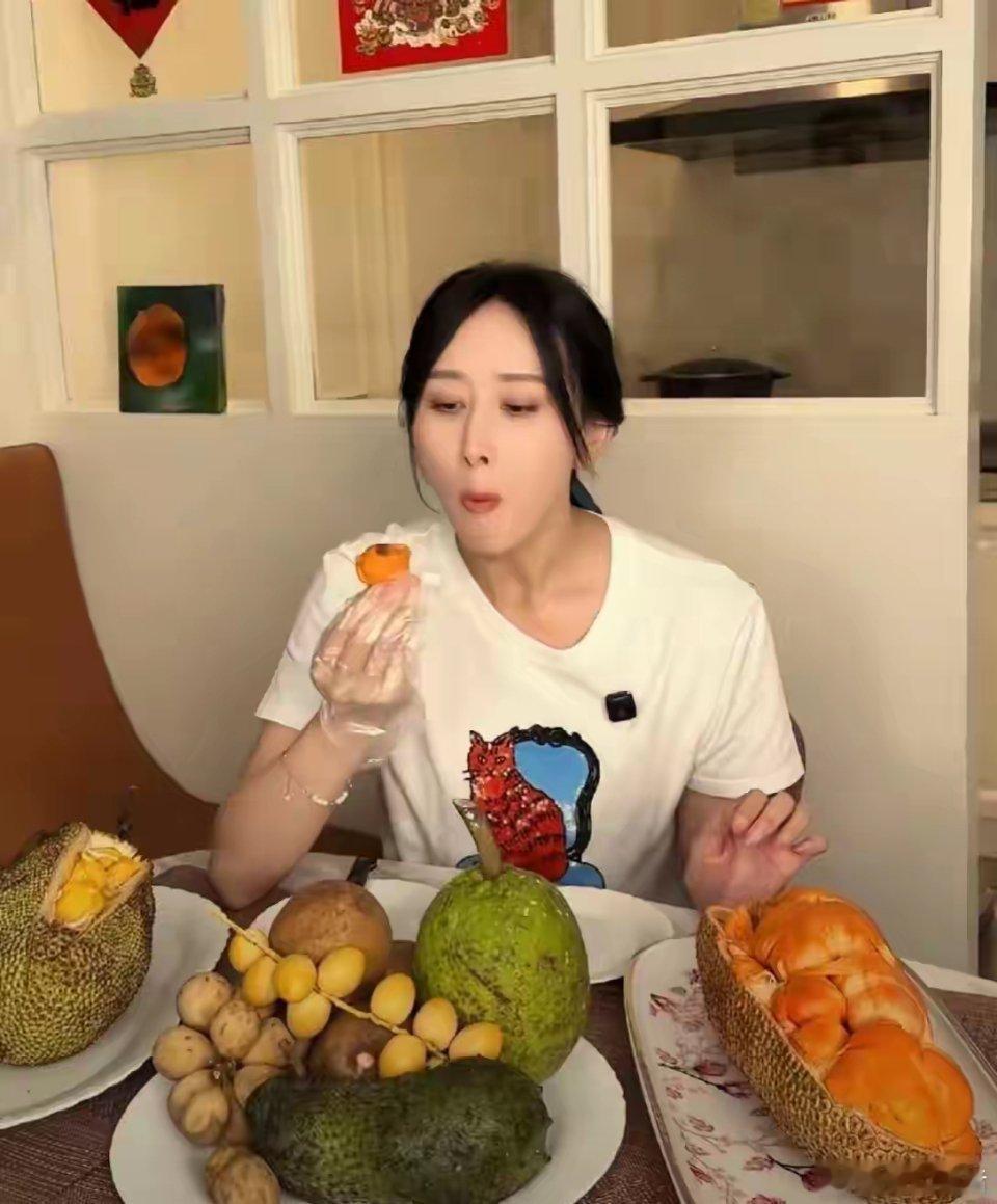 胡静这一桌子马来西亚水果，我都不认识