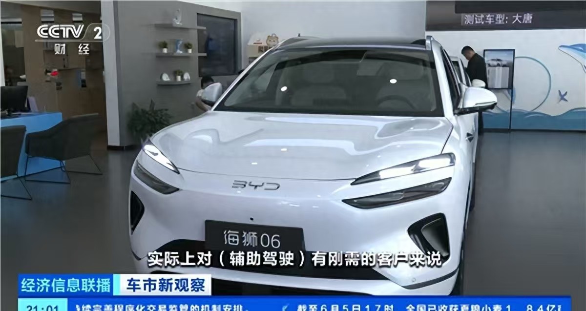 新能源车突然加价，燃油车却拼命降价，这事儿到底冲着谁来的？