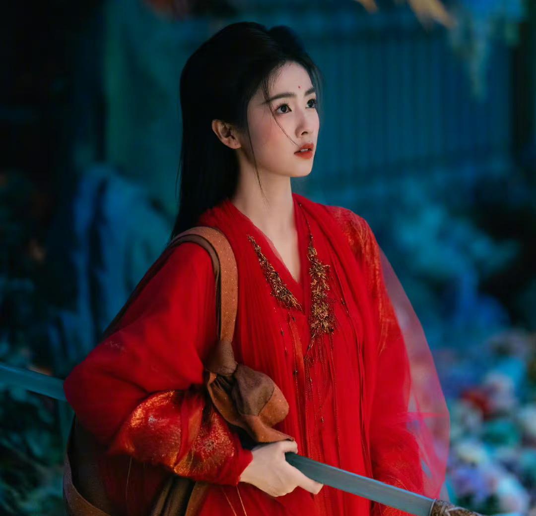 白鹿这次好像押错宝了，不是因为她演技不行，也不是因为妆造不行，而是因为观众真