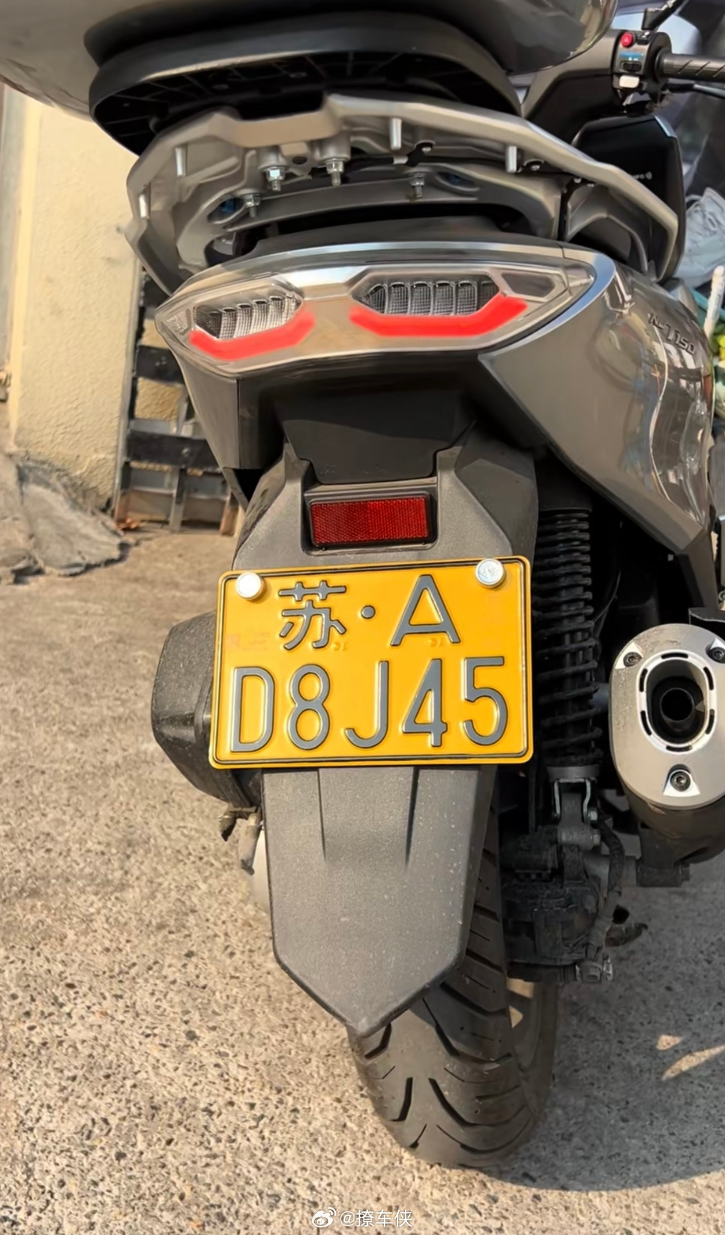 这个车牌咋一看平平无奇你再从右往左念一遍试试