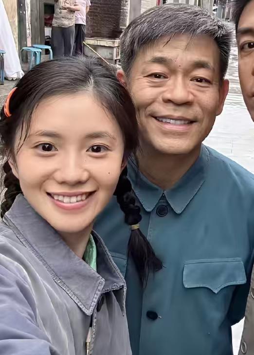 孙浩，以实际行动护徒弟刘浩存!刘浩存被《主角》同剧组同事韩沛颖在直播时说她14