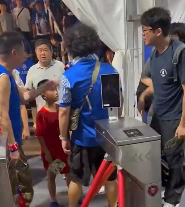武磊紧急寻人！ 2026年8月18日晚，上海申花主场0比3输给了北京国安。比