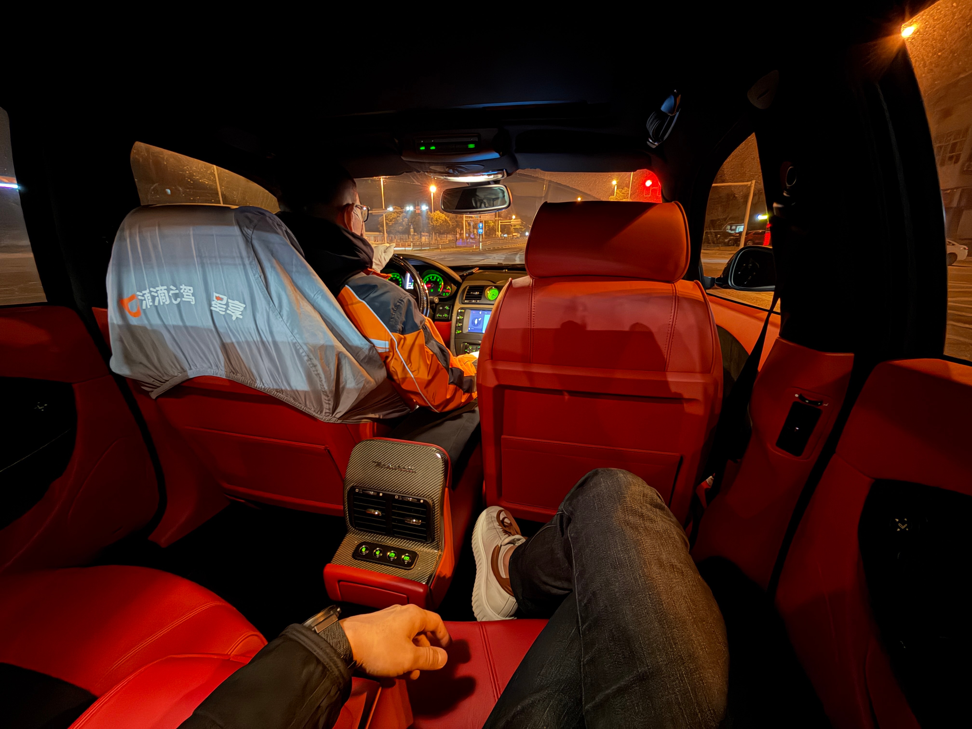 玛莎还是开着好，后排太挤了欣哲频道玛莎拉蒂总裁