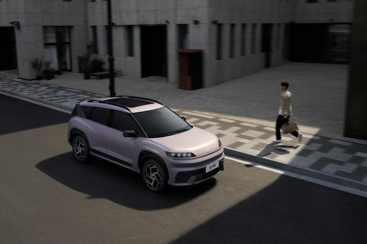 10月29日，首款纯电平台SUV——EO羿欧正式上市，11.98万起的价格，直接