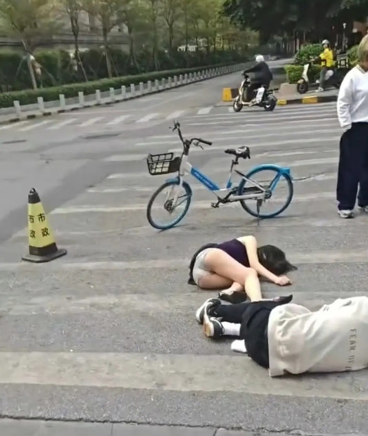 再过两个月，路面怎么躺？​​​
