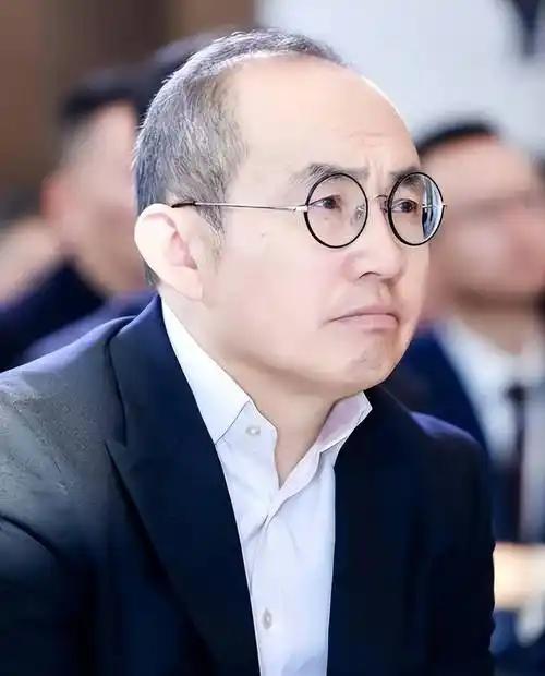 身价500亿的富豪，自称是无产阶级的潘石屹，这回可能真要成无产阶级了。具体怎么