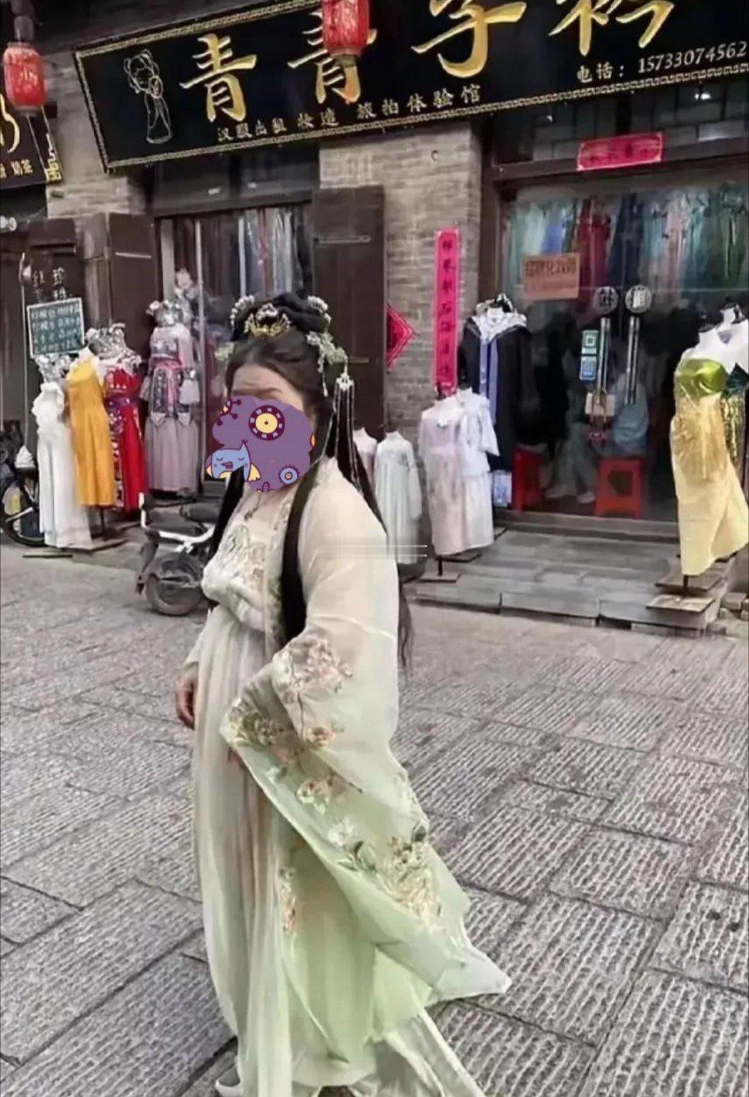 大妈们求你们放过汉服吧！​​​​