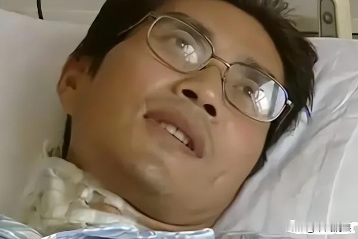 2011年，山东一男子因患尿毒症而被家人抛弃，当他在医院躺了一个多月后，