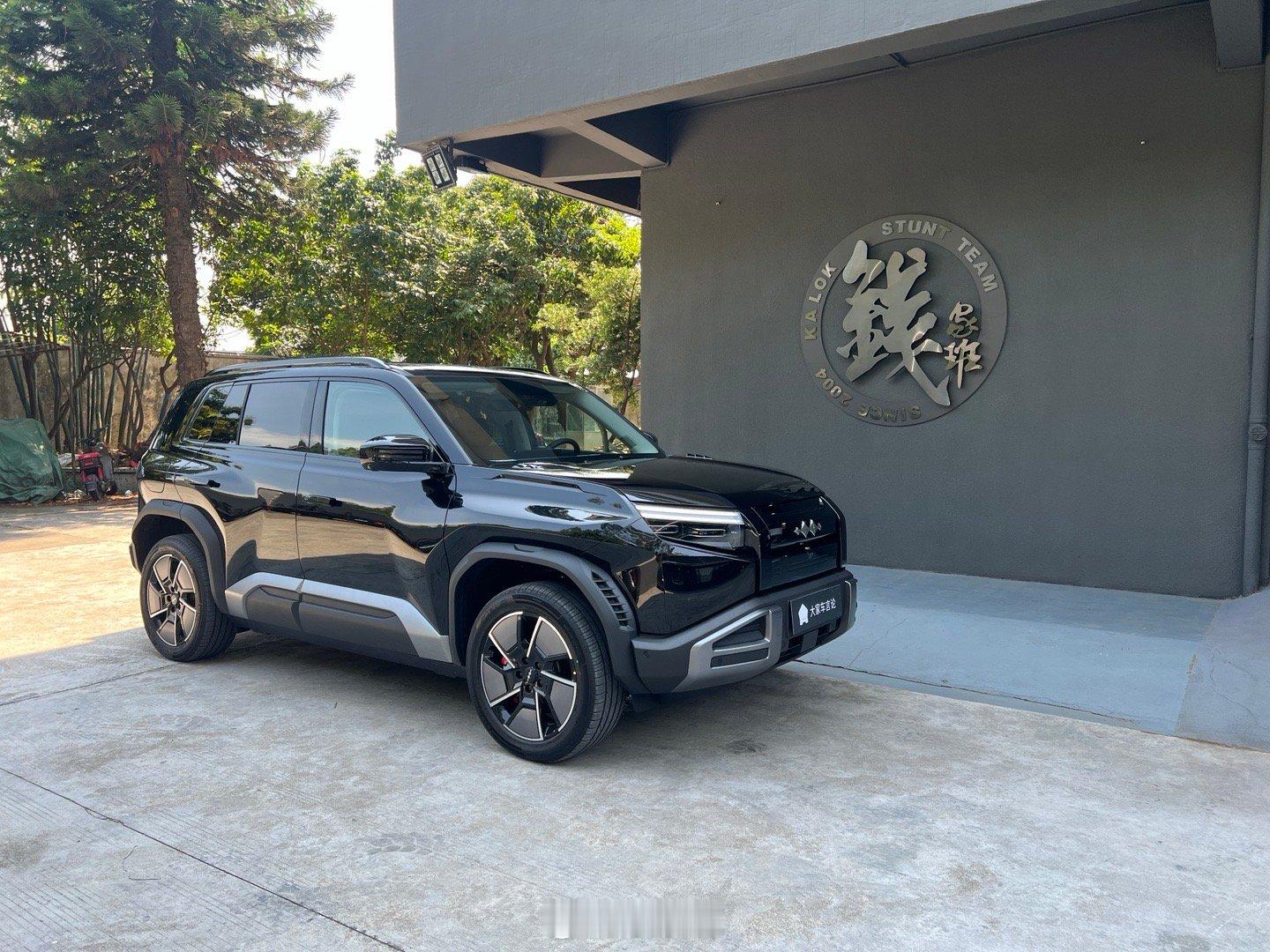 制片部购置了一部新工作车方程豹钛3，要用来做牛做马搞特技的[doge][doge