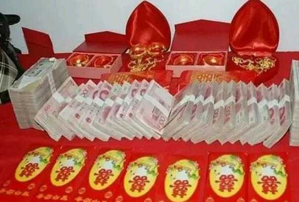 天价彩礼彻底凉了！三四线城市出现反常现象：如今不是男方给不起，倒是女方不敢要了，