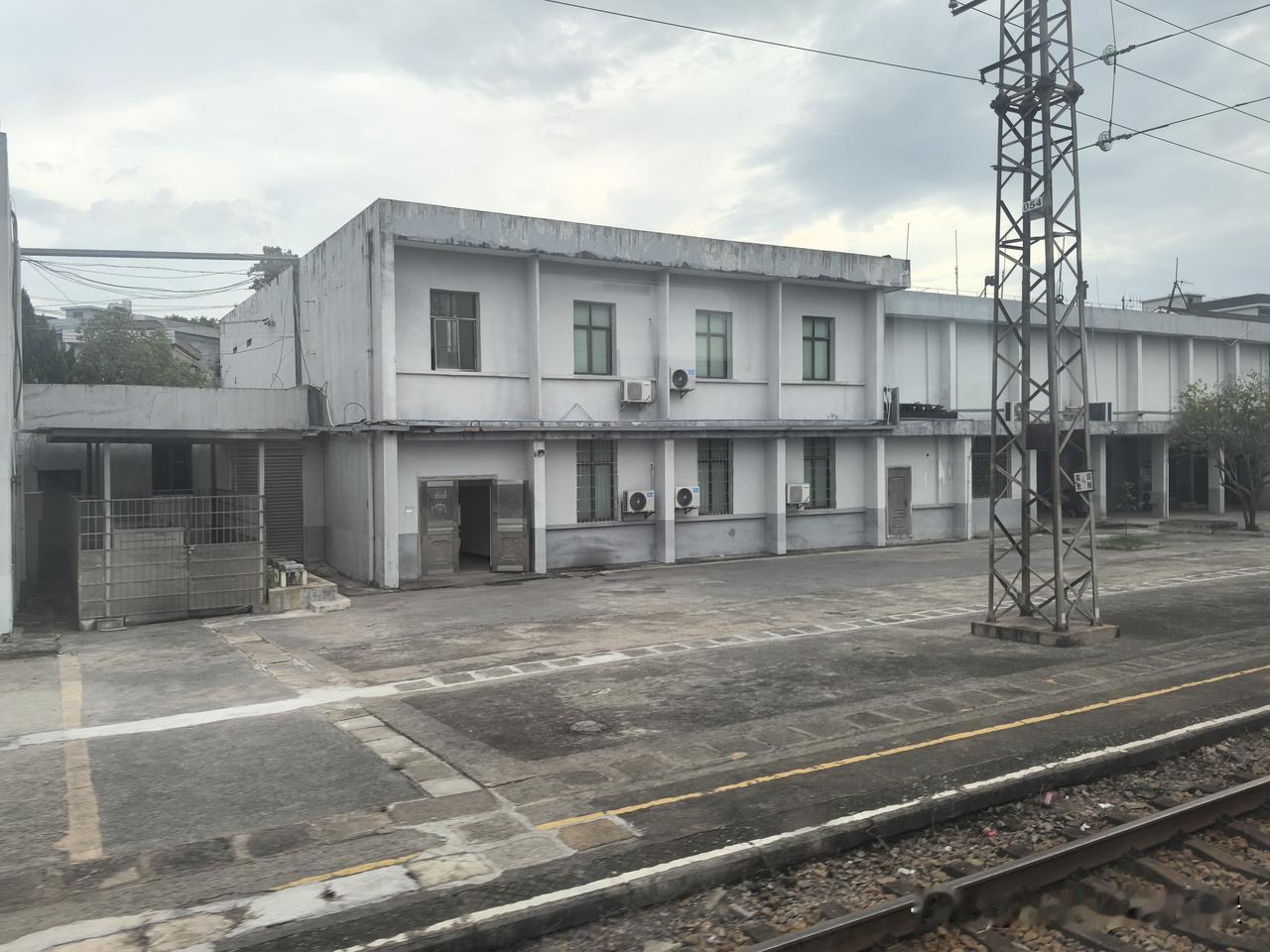 马田墟站，京广铁路上的车站，位于湖南省郴州市永兴县马田镇，四等站，目前不办理客运