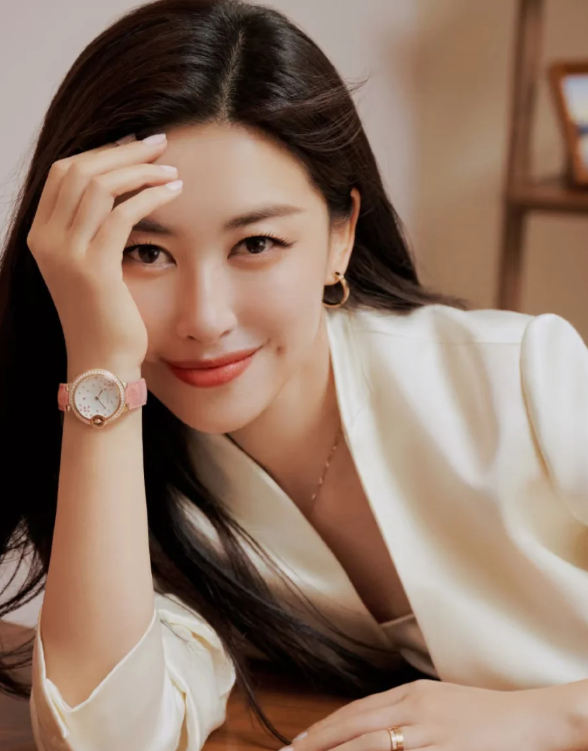 朱珠的人生比剧本还精彩爷爷是走过两万五千里长征的开国少将朱虚之父亲是“新大陆