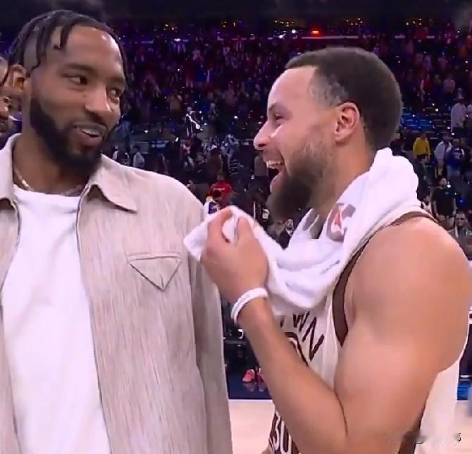 小琼斯谈库里：“库里是伟大的球员。”“我赛后跟他说。”“如果他没被罚