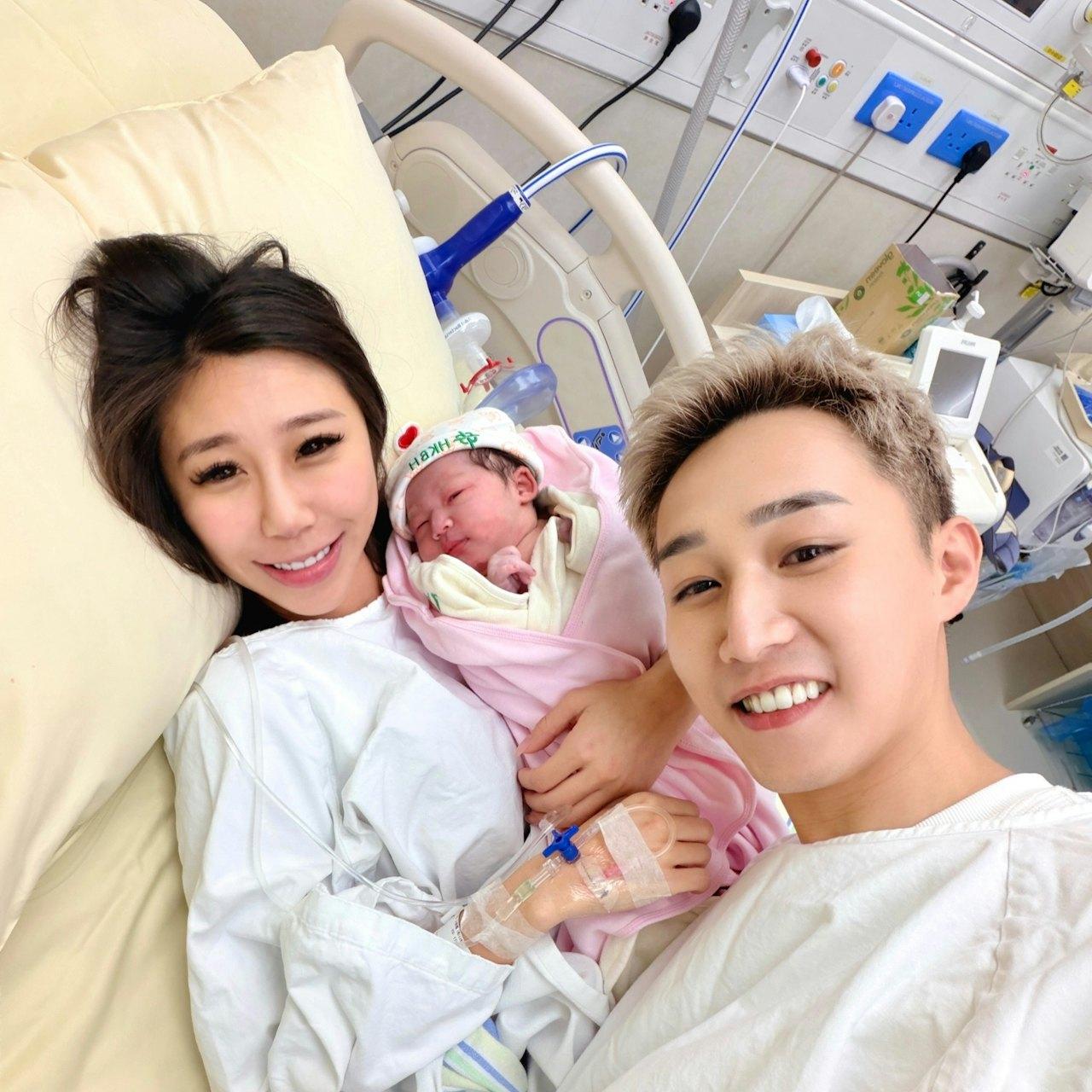 现年30岁TVB艺人容天佑在2025年底风光娶了富家女扶天恩为妻，当时是奉子成婚