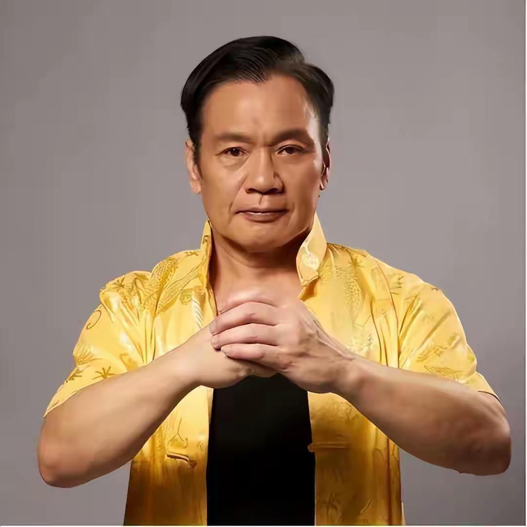 不可思议，一位香港老者演员手机坏了都能上新闻，到现在他的名字我还没记住，但记住了