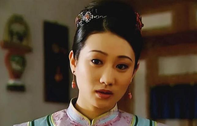 1724年，46岁的雍正像往常一样翻牌子，罕见地翻了48岁齐妃，旁边的太监却提醒