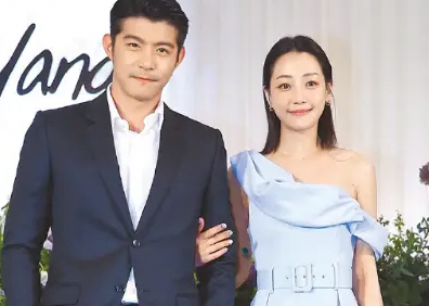 谢欣颖无名指钻戒引发求婚猜测<em>王柏杰</em>经纪人辟谣