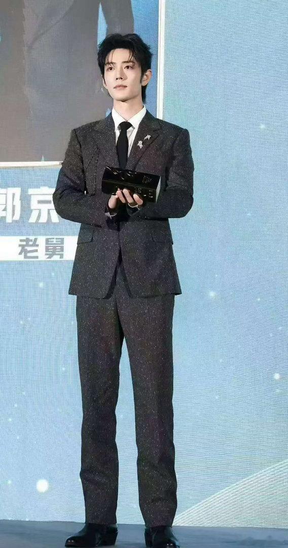 肖战地表最强183.6肖战这身高绝对190，挺拔修长，模特身材，太诱人了