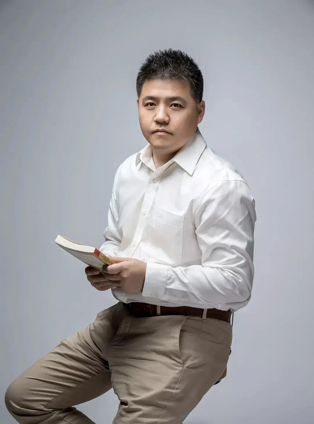 樊登说:“家长给孩子报班，其实不是为了孩子，而是为了满足自己的焦虑。小孩在10