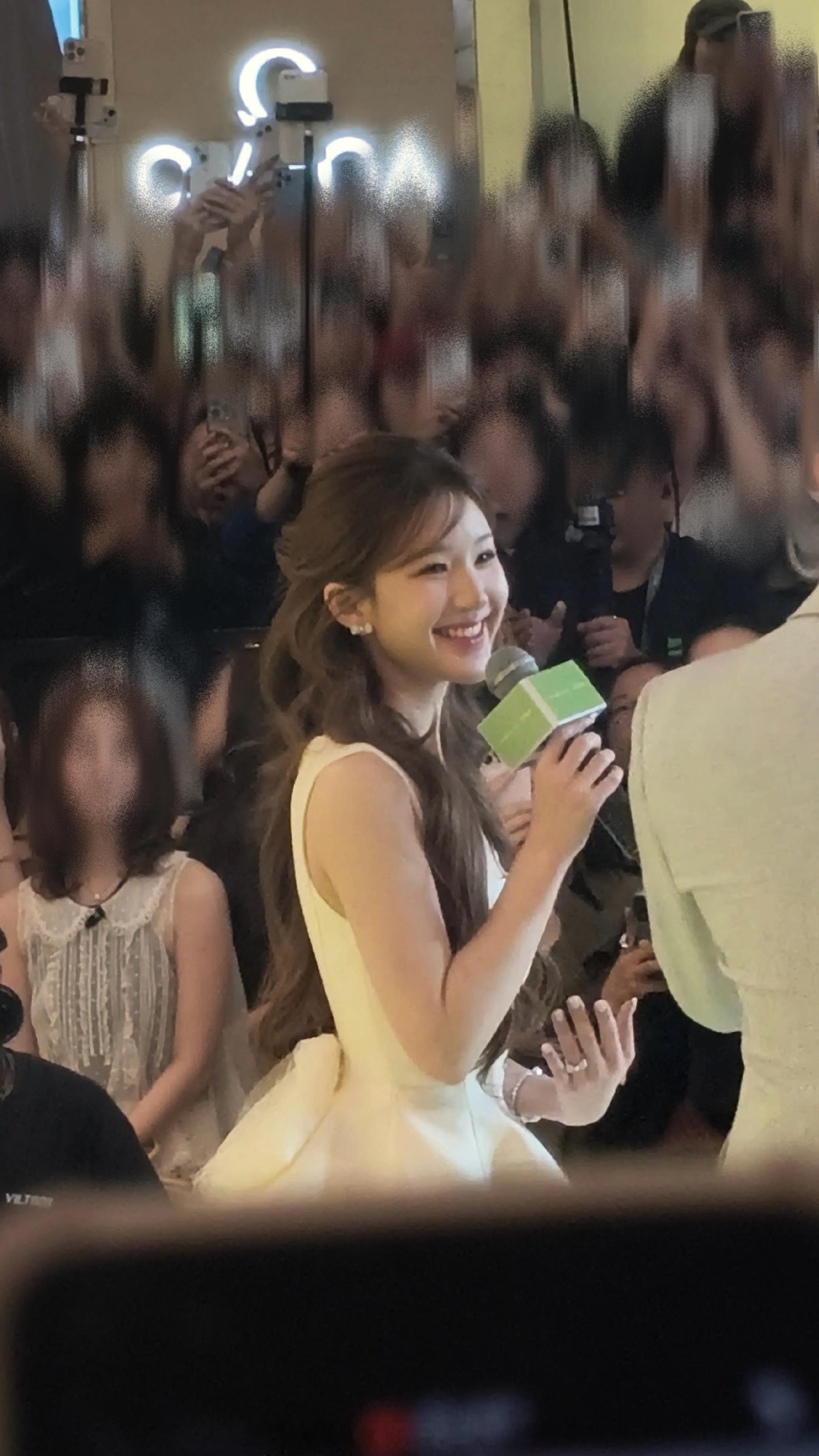 赵露思昨日活动饭拍生图（稿主自摄）