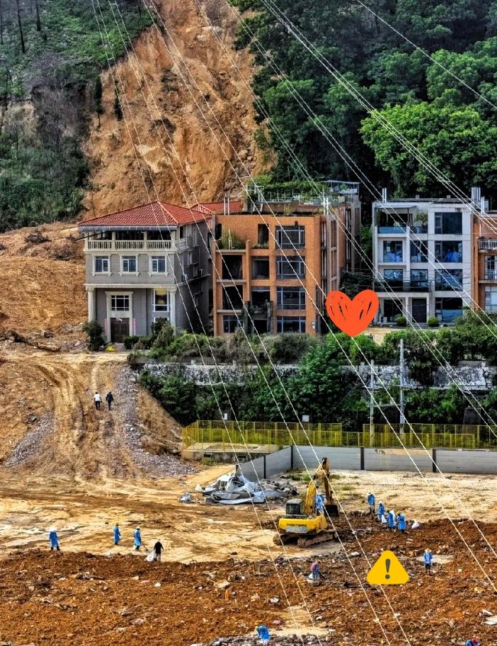 山体崩塌前近一小时，网格员挨家敲门劝人转移，不少住户嫌吵闹指责她多事，她依旧坚持