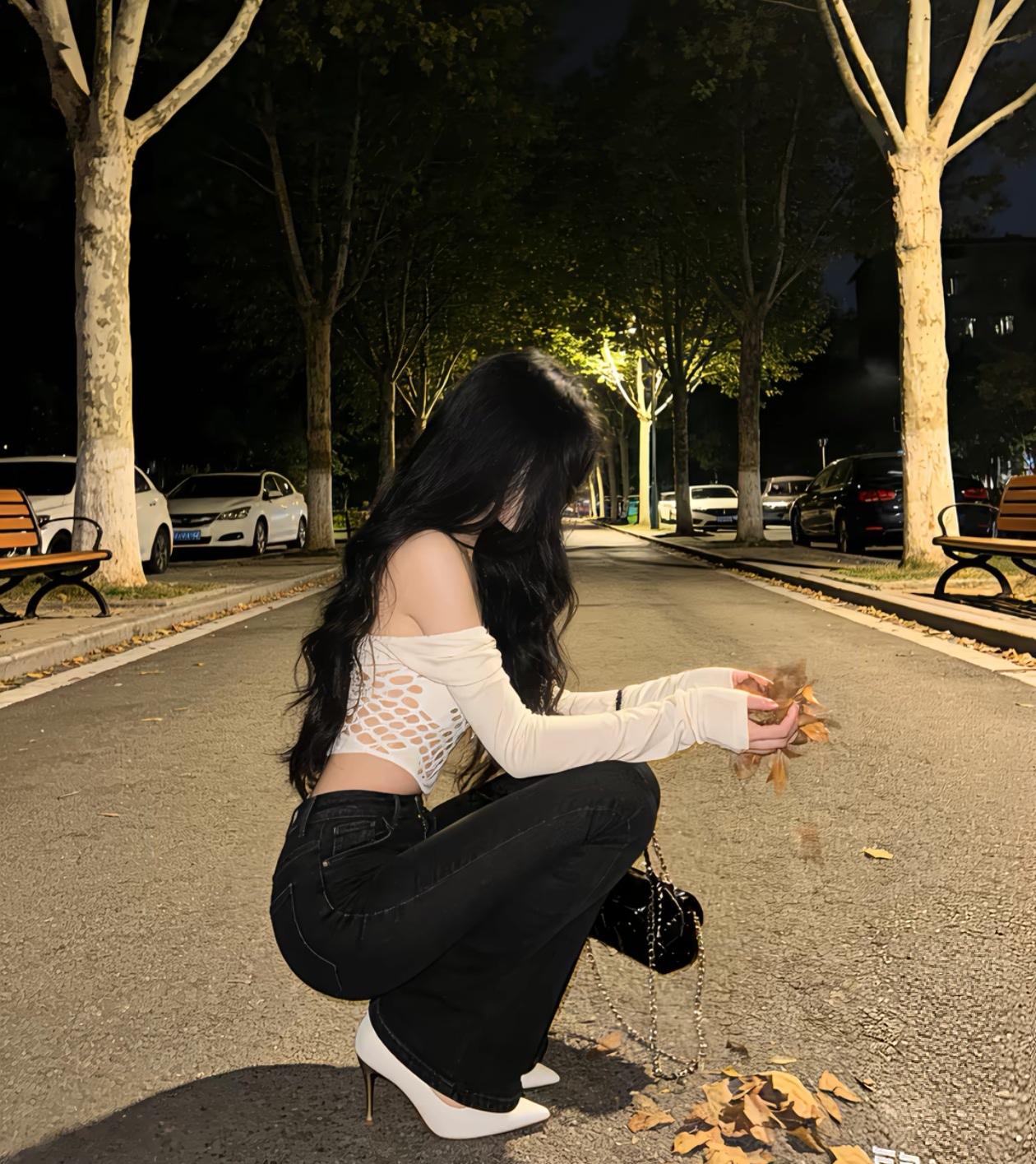 短款上衣加黑色长裤好显身材