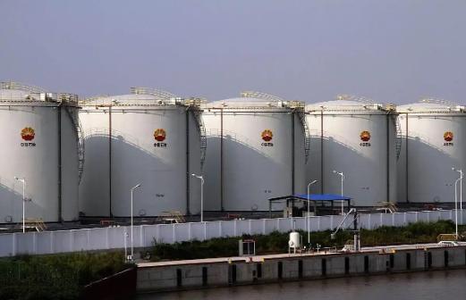 中国加快石油储备的存储，总储油能力已从2015年的14亿桶增至逾20亿桶，我们目