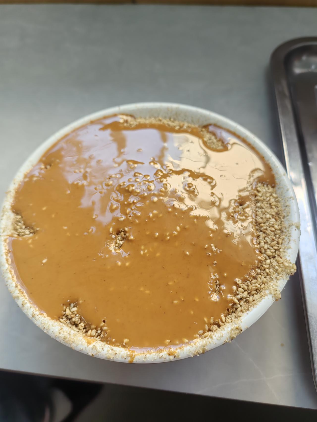 昨晚老伴十点多到家，我赶紧给老伴洗了大樱桃，端过去给他吃。我临退休前真懒得上班，