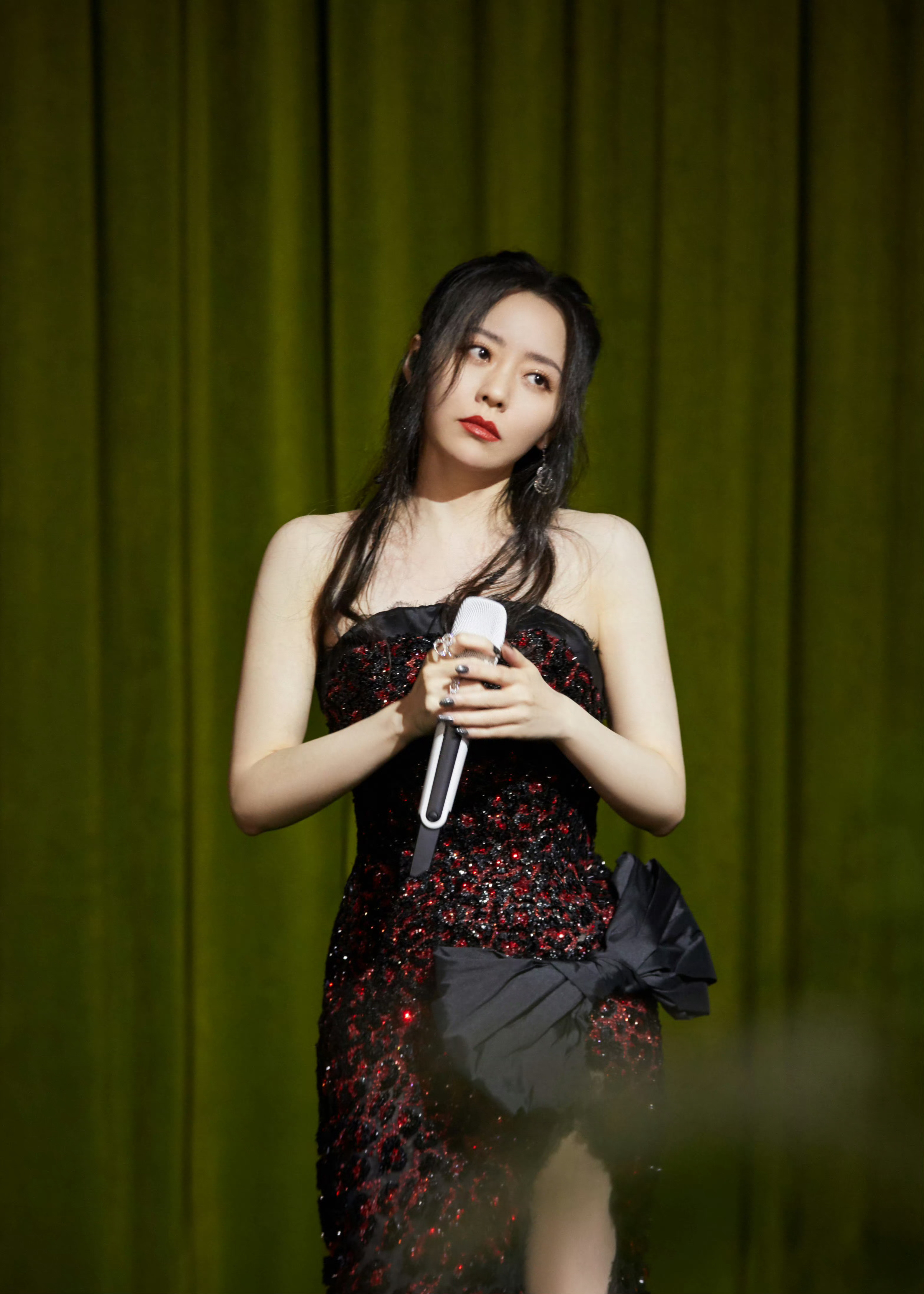 张靓颖这才算是真正的半老徐娘吧​​​