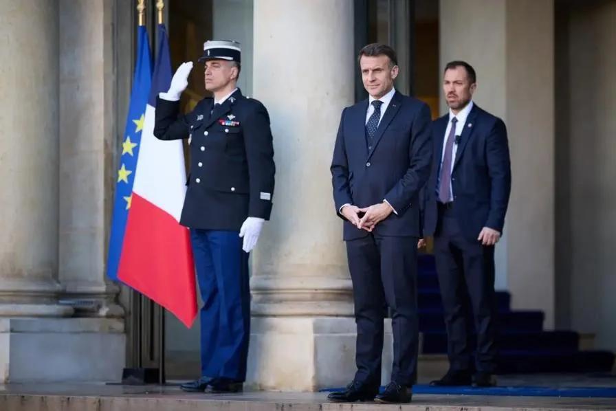 西方媒体报道称，法国总统马克龙不会加入加沙“和平委员会”，如果美国总统老特邀请法