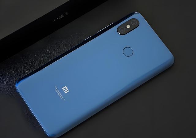 小米8，6GB+64GB，骁龙845，2699元。那会儿雷军喊"感动人心、价