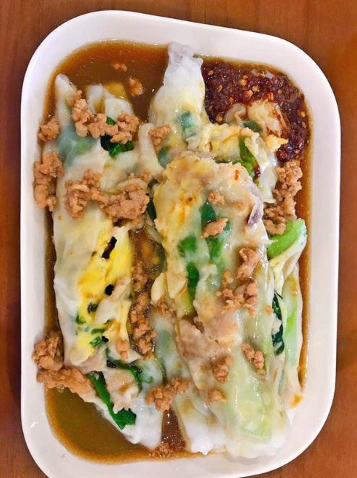 看看下面的肠粉，你感觉好吃吗？现广东那里师傅炊的肠粉更美味，我在广州一德路小巷