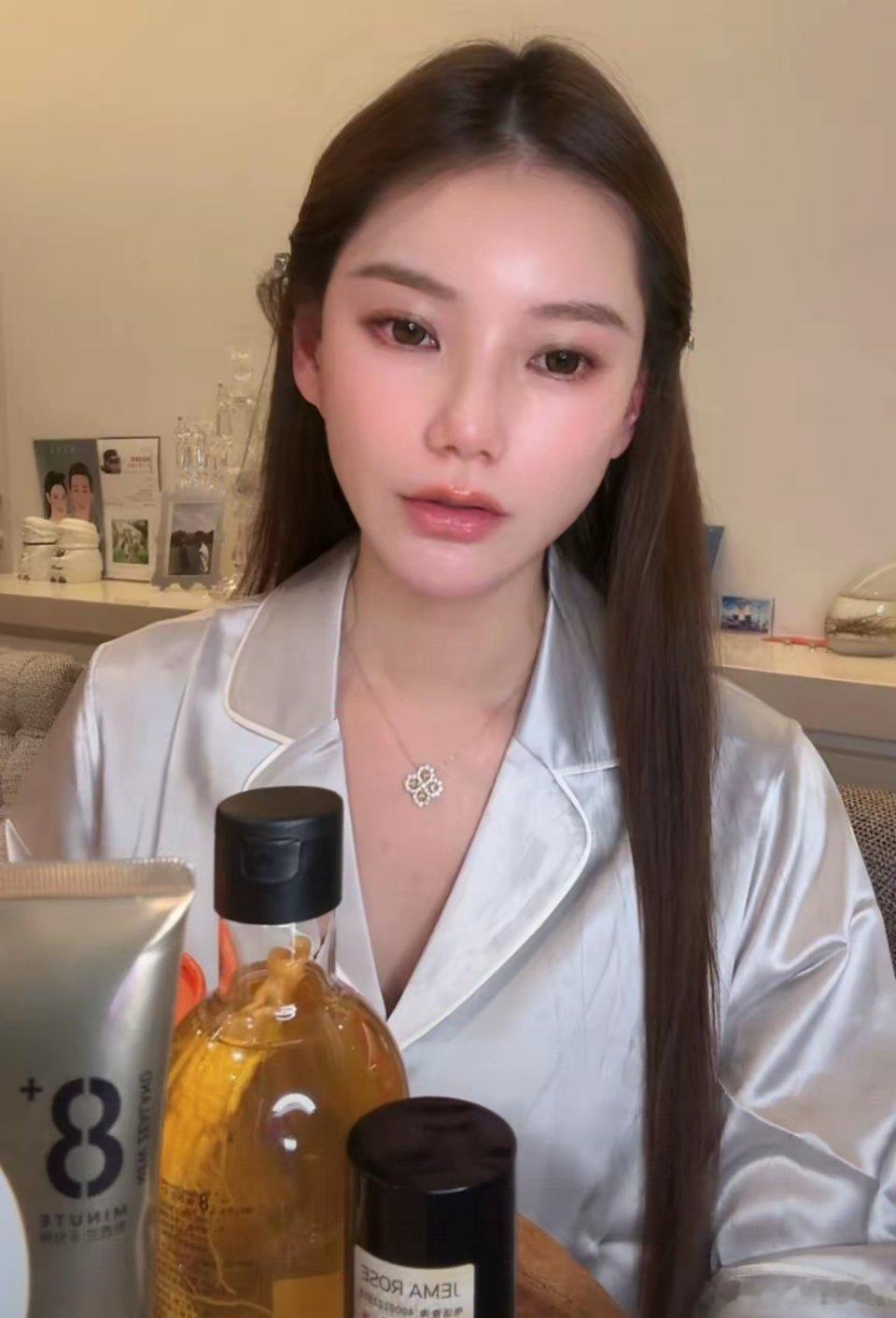 马筱梅已经决定了，在台北生孩子，坐月子一个月就回北京！刚刚，马筱梅直播时对大家说