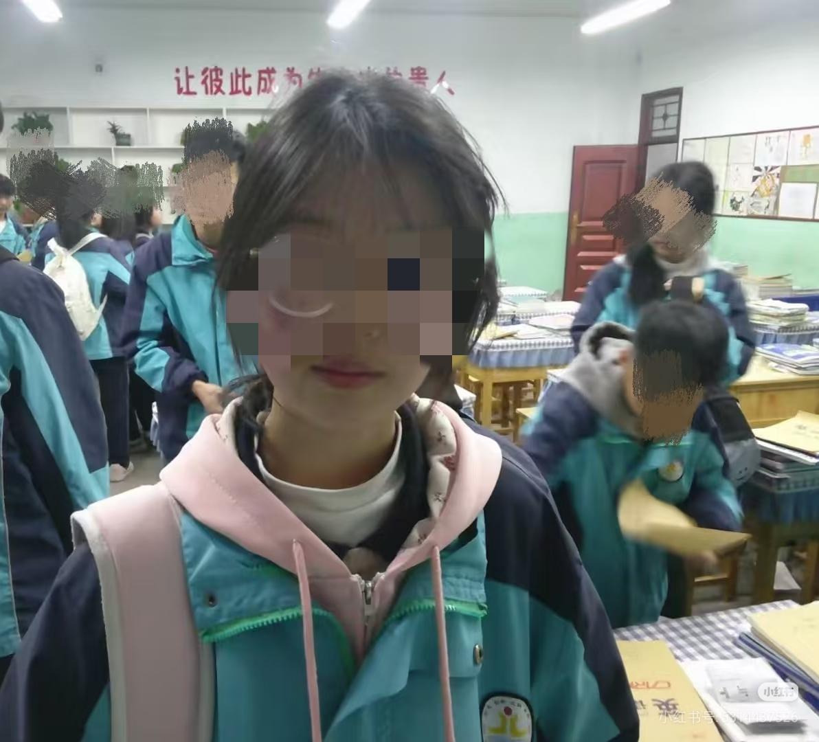 我的高中女孩👧🏻高中时代，课桌下偷偷握住的手，是年少青涩的爱恋？高中时