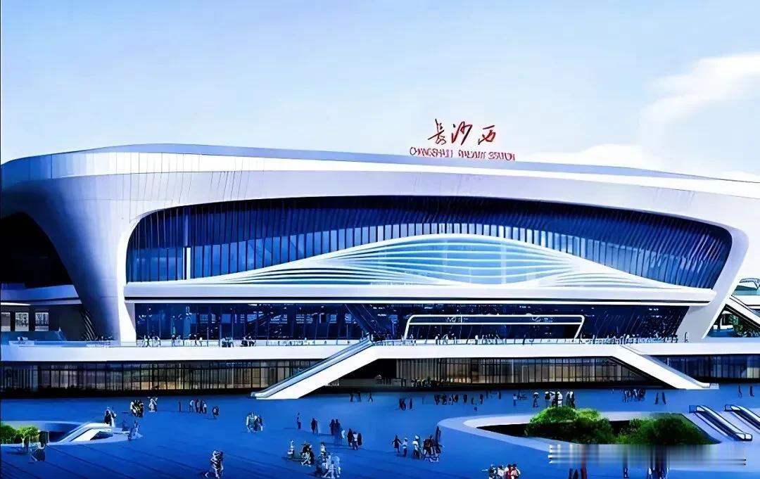 长沙西站这回动静真不小。近期12台22线，远期预留到16台30线，站房主体都干完