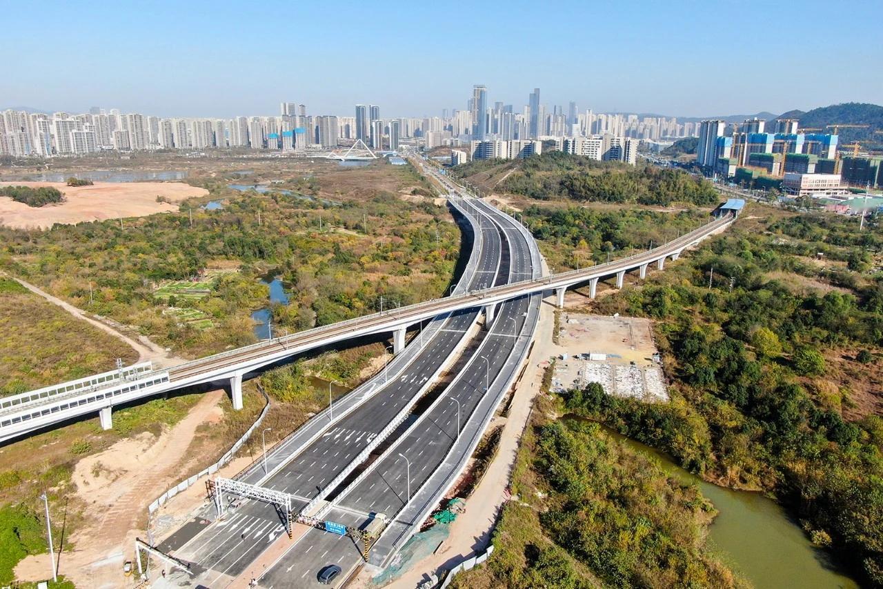 对梅溪湖二期的居民来说，这无疑是个重磅好消息——作为片区交通路网的“脊梁工程”，