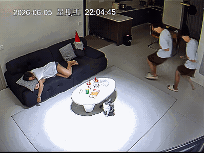 前面的我忍住了，后面来了个千手观音实在是绷不住了！这监控设备也太牛了吧！[捂脸哭]