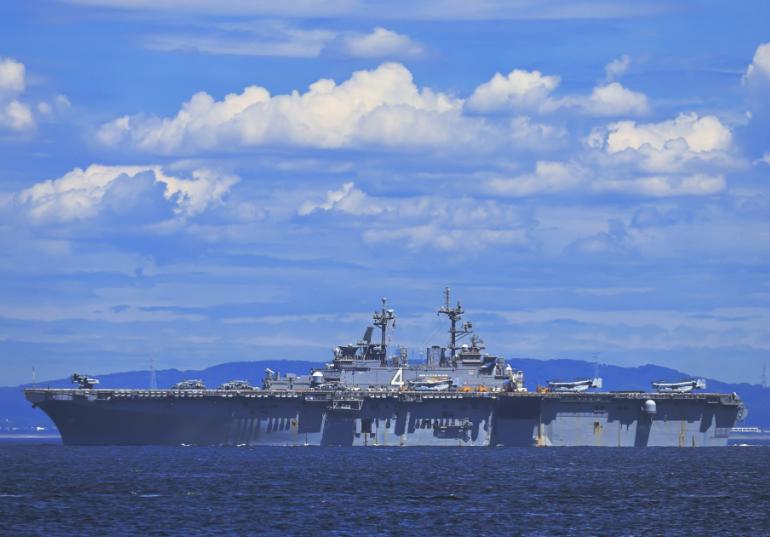 卫星图像显示，美军两栖打击群已集结，或即将动手根据美国《华尔街日报》当地时