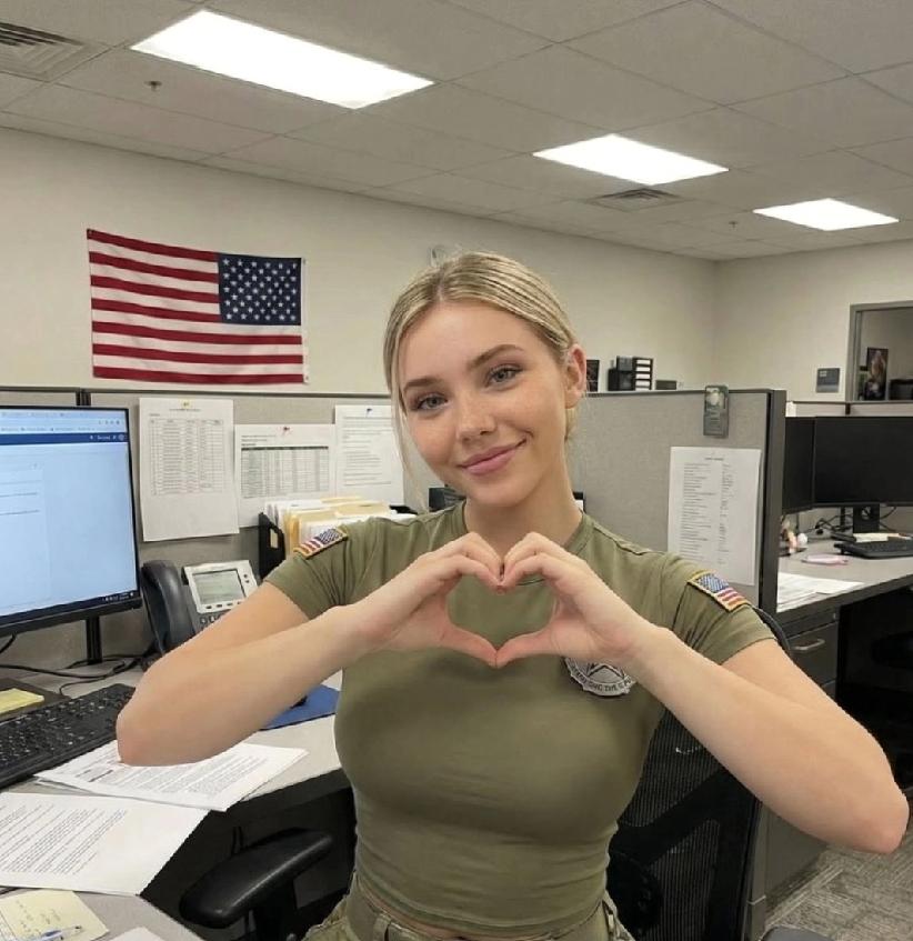 “美女军人”网红福斯特（杰西卡·福斯特），近日在“让美国再次伟大”圈子中备受欢迎