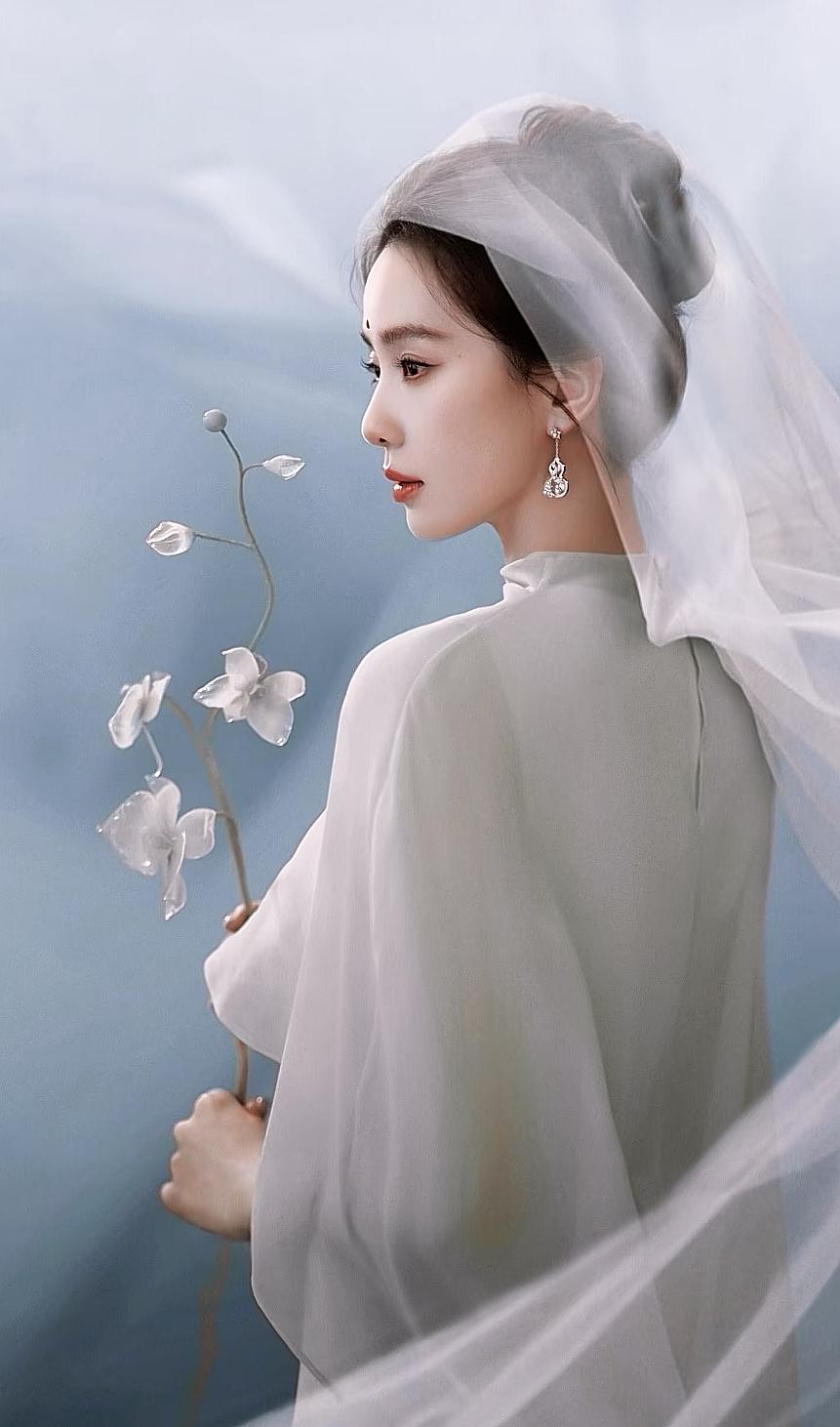 ·社会第一课：不要同情任何人，你不是佛，渡不了跪着不走的人。别再傻傻掏心掏肺