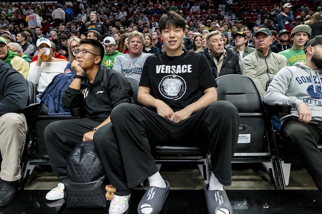 今天全网最开心的就是林葳，不是获得了16分钟的出场时间，而是在杨瀚森现场见证