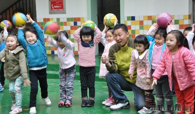 一个朋友以前是幼师她跟我分享了一件事大学刚毕业的时候实习一个小朋友到幼儿园