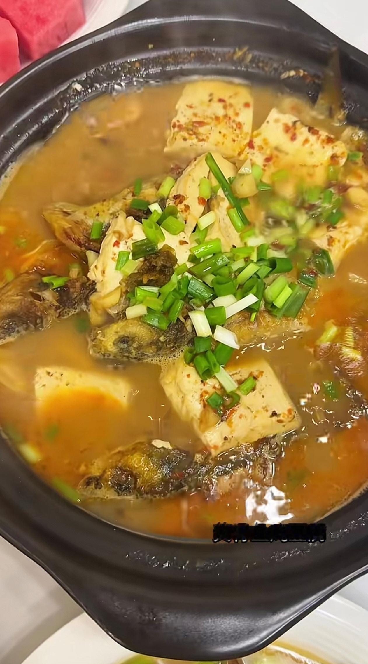 端午佳节，老公亲自下厨，做了一桌我爱吃的家常菜。味道鲜香十足，吃得尽兴撑到不