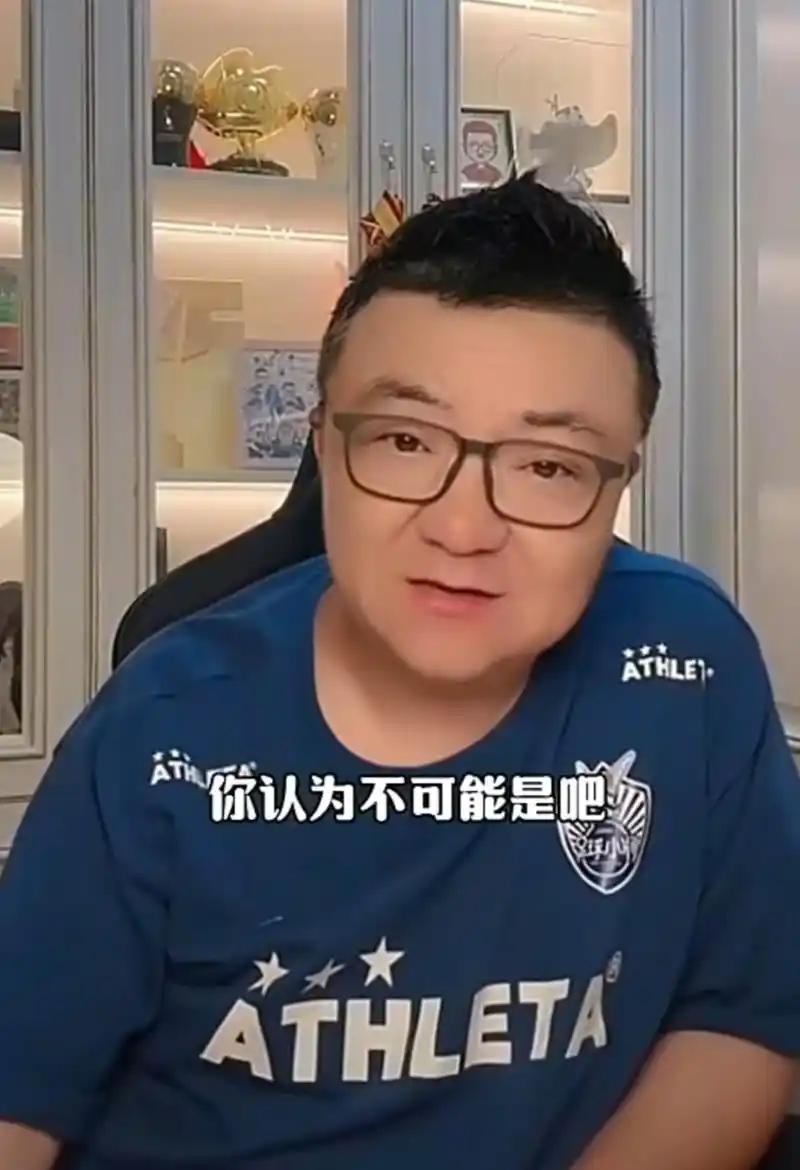 徐亮刚炮轰完中日韩差距，扭头就捅了董路一刀：没证就不该当教练！话音未落，董路直