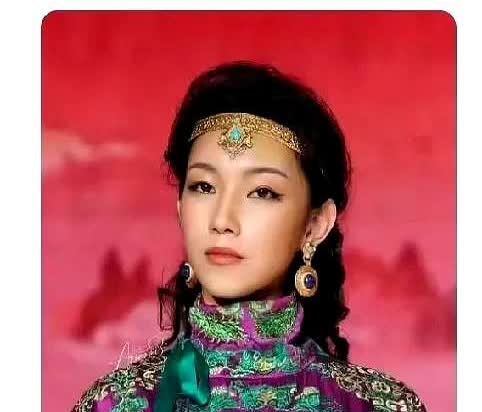 那尔那茜外公又火了，其实大家不用去猜测了，是的，她外公是很厉害的人物。不
