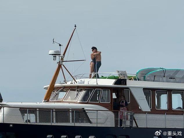 水果姐加拿大前总理恋情水果姐加拿大前总理亲吻被拍据外媒，水果姐KatyPer