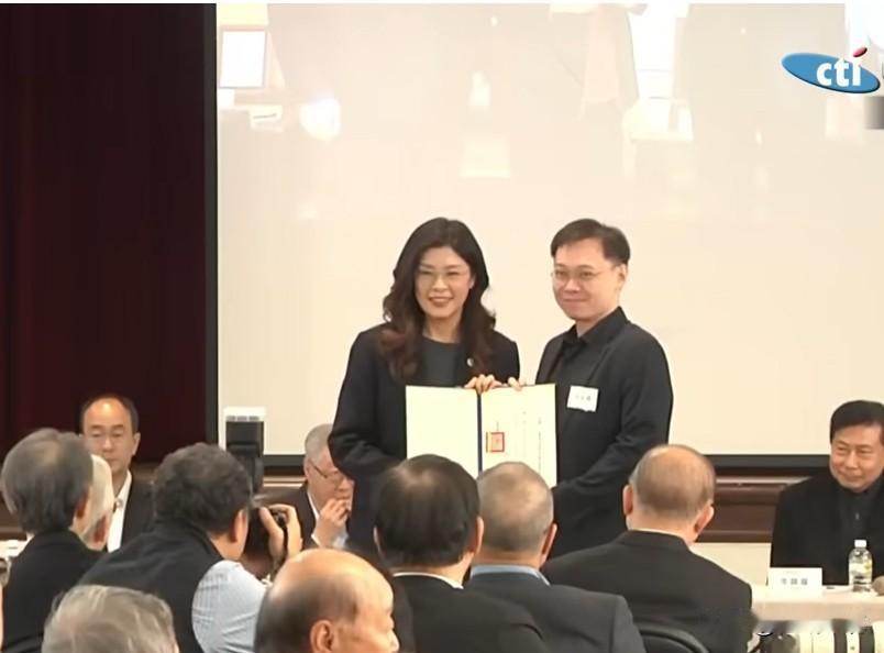 国民党台中市长提名他揭杨琼璎民调主张“有猫腻”国民党台中市长初选提名之争