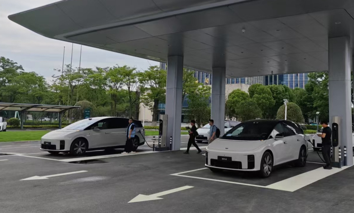 各位，理想i8车头的弧度，协调美观吗？​​​