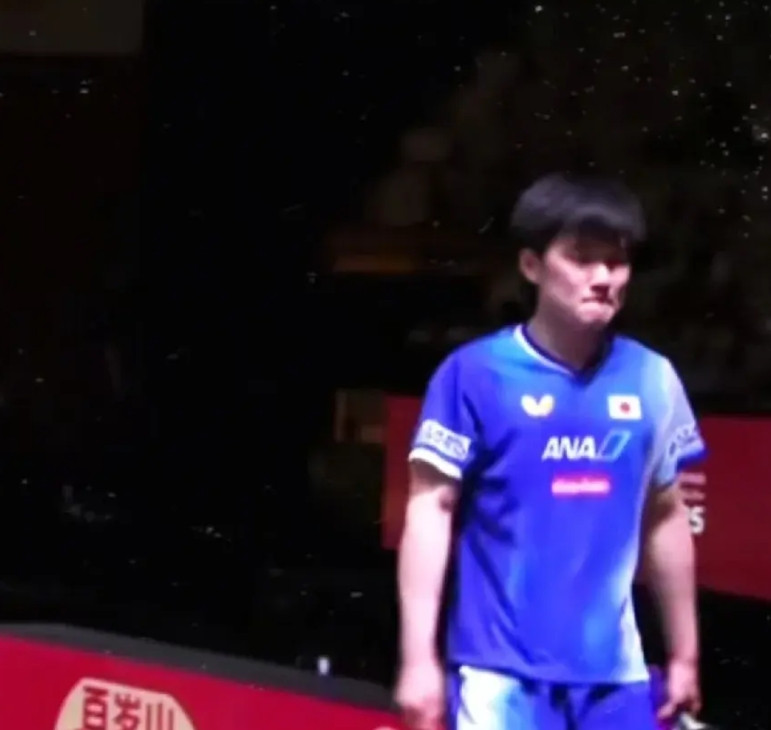 现在最难受的估计就是张本智和一家了张本智和/松岛辉空止步男双16强，在男双中